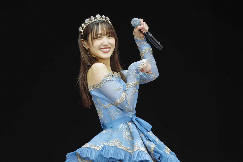 櫻坂46キャプテン菅井友香卒業セレモニー 水色ドレスで「がんばりき