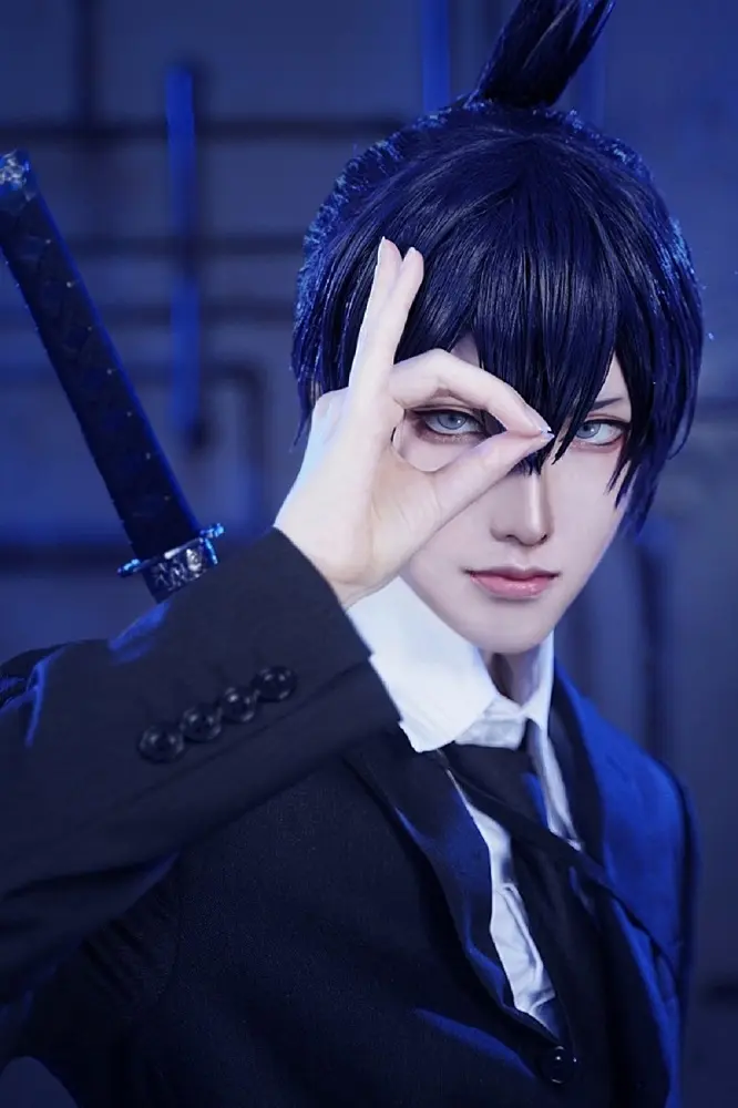 コスプレイヤー梵天『チェンソーマン』早川アキ 結い上げウィッグは