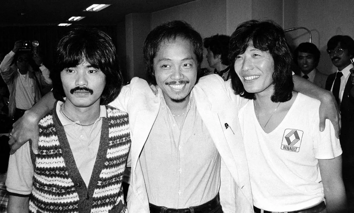 活動停止の会見に臨んだ（左から）堀内孝雄、谷村新司さん、矢沢透