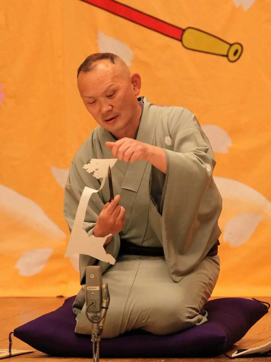 記事全文】紙切り芸・林家正楽さん死去 76歳 19日まで寄席出演していた