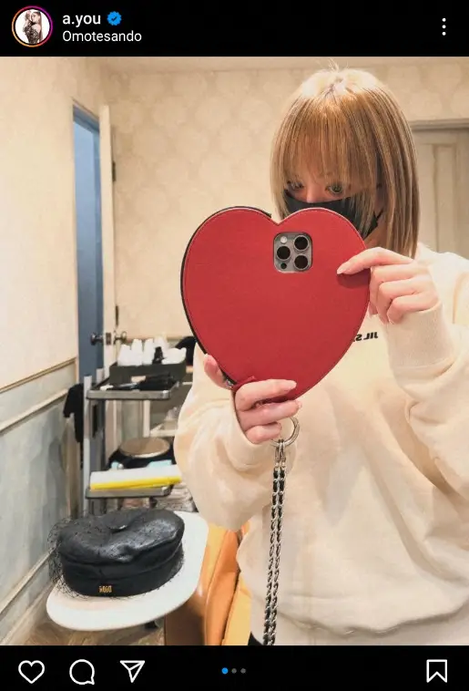 記事全文】浜崎あゆみ “ドデカ”スマホケース公開に「大きいですね