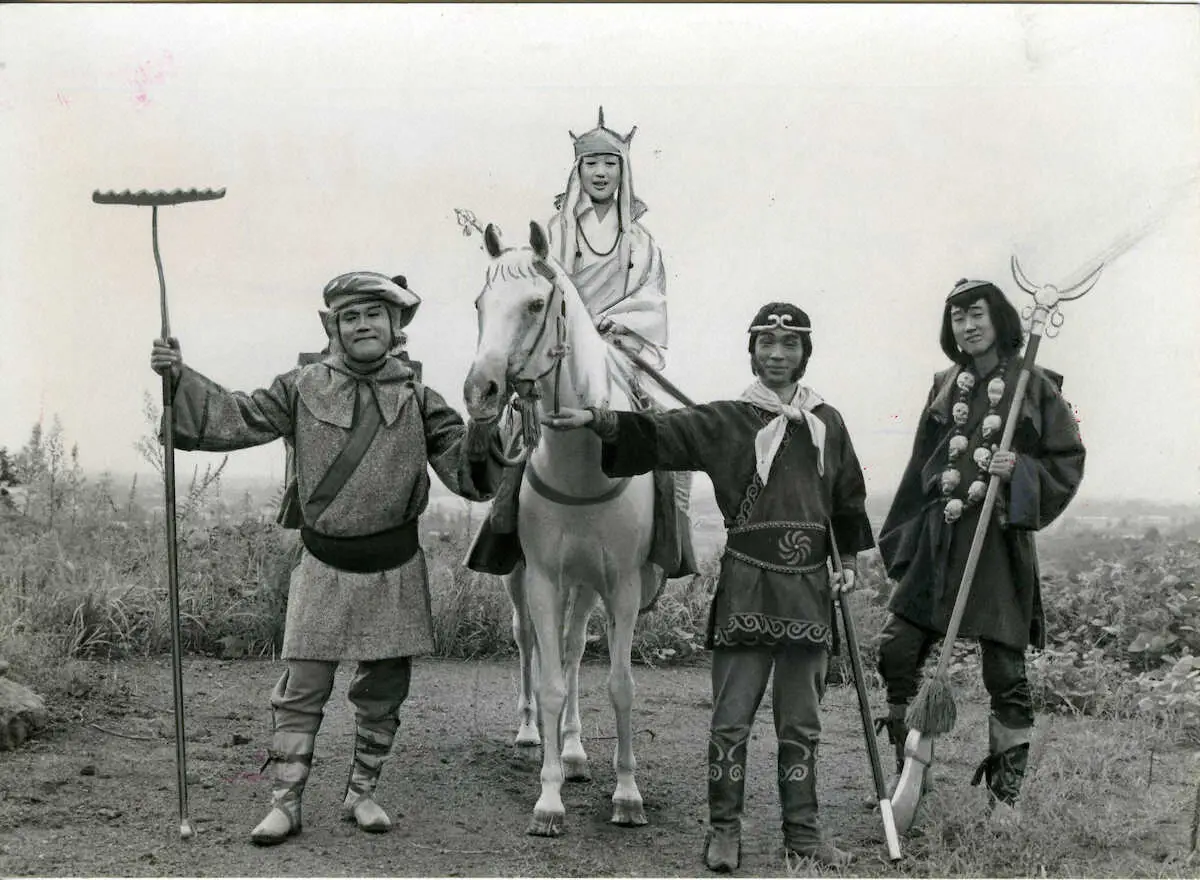 78年、ドラマ「西遊記」のロケでの（左から）西田敏行さん、夏目雅子