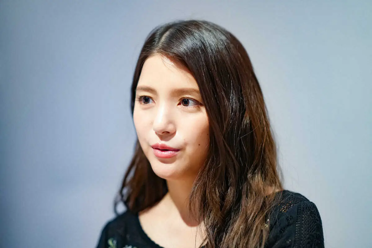 インタビューに答える川島海荷（撮影・会津 智海） - スポニチ