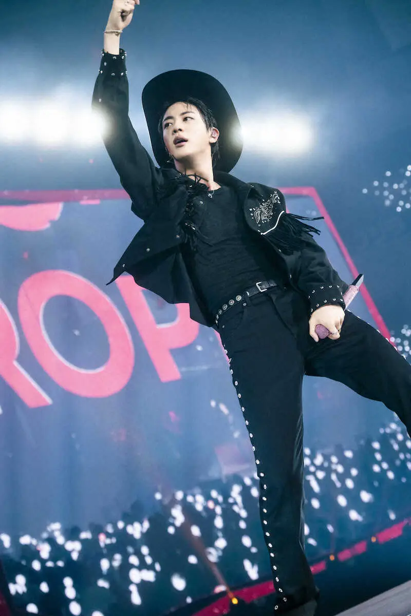 BTS」JIN 初ソロツアー日本公演 6年ぶりの大阪で客席に“バーン!”ARMYの