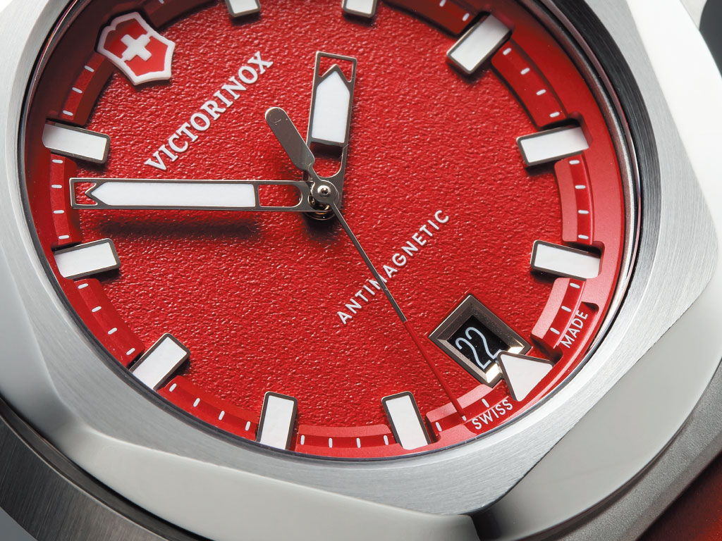 ISO認定、200防水と耐久衝撃性を確保【スイス最強クラス“タフネス時計