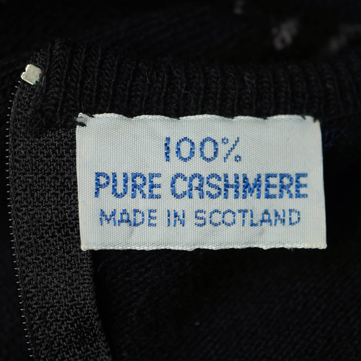 Vintage Ballantyne Scottish Cashmere Pullover Sweater Linear