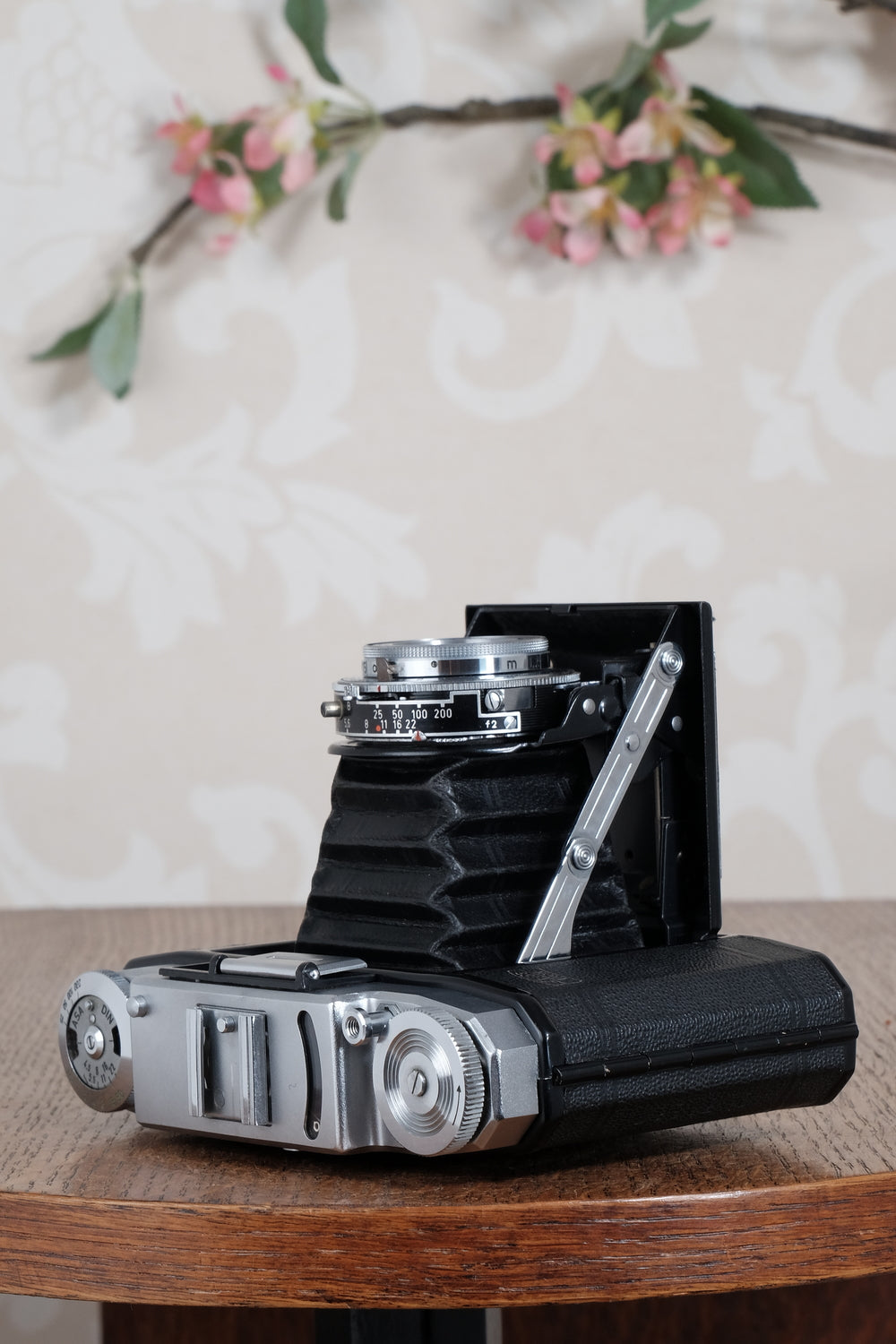 Near Mint! 1956 Zeiss Ikon Nettax with original case. Freshly