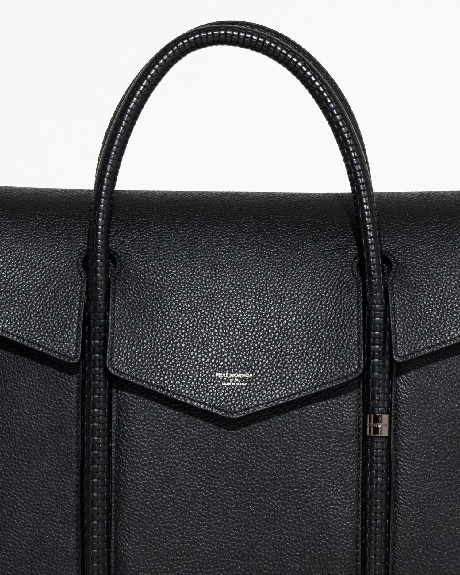 Hawserシリーズから新型ビジネスバッグと直営店限定のクレイジー