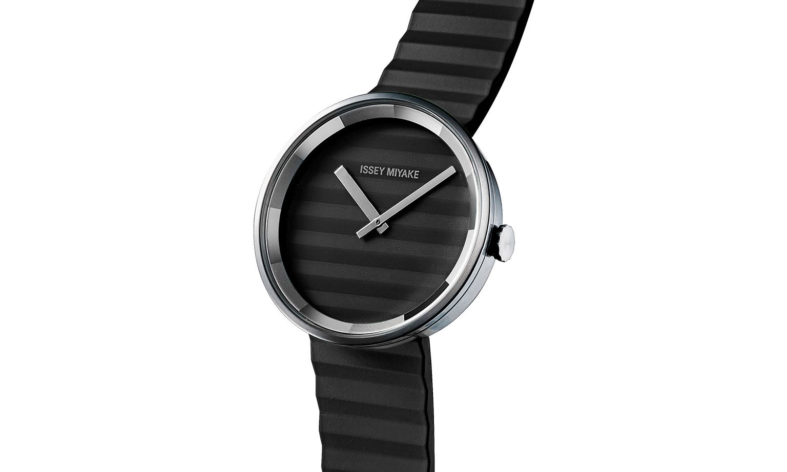 イッセイ ミヤケ ウオッチの「PLEASE」が復刻！ 波打つ凸凹の陰影が