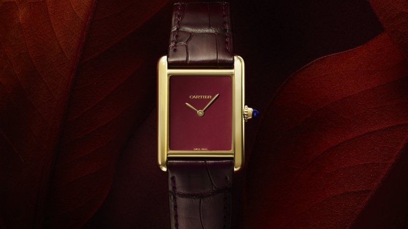 カルティエからジャガー・ルクルトまで、バーガンディカラー×ゴールド