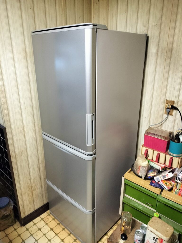 最上段までらくに手が届く、ちょっと低め169cmタイプ シャープ冷蔵庫