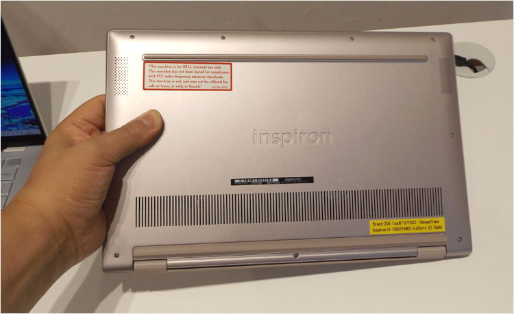 Inspiron 14-7490のカラーバリエーション【アイス・ベリー】