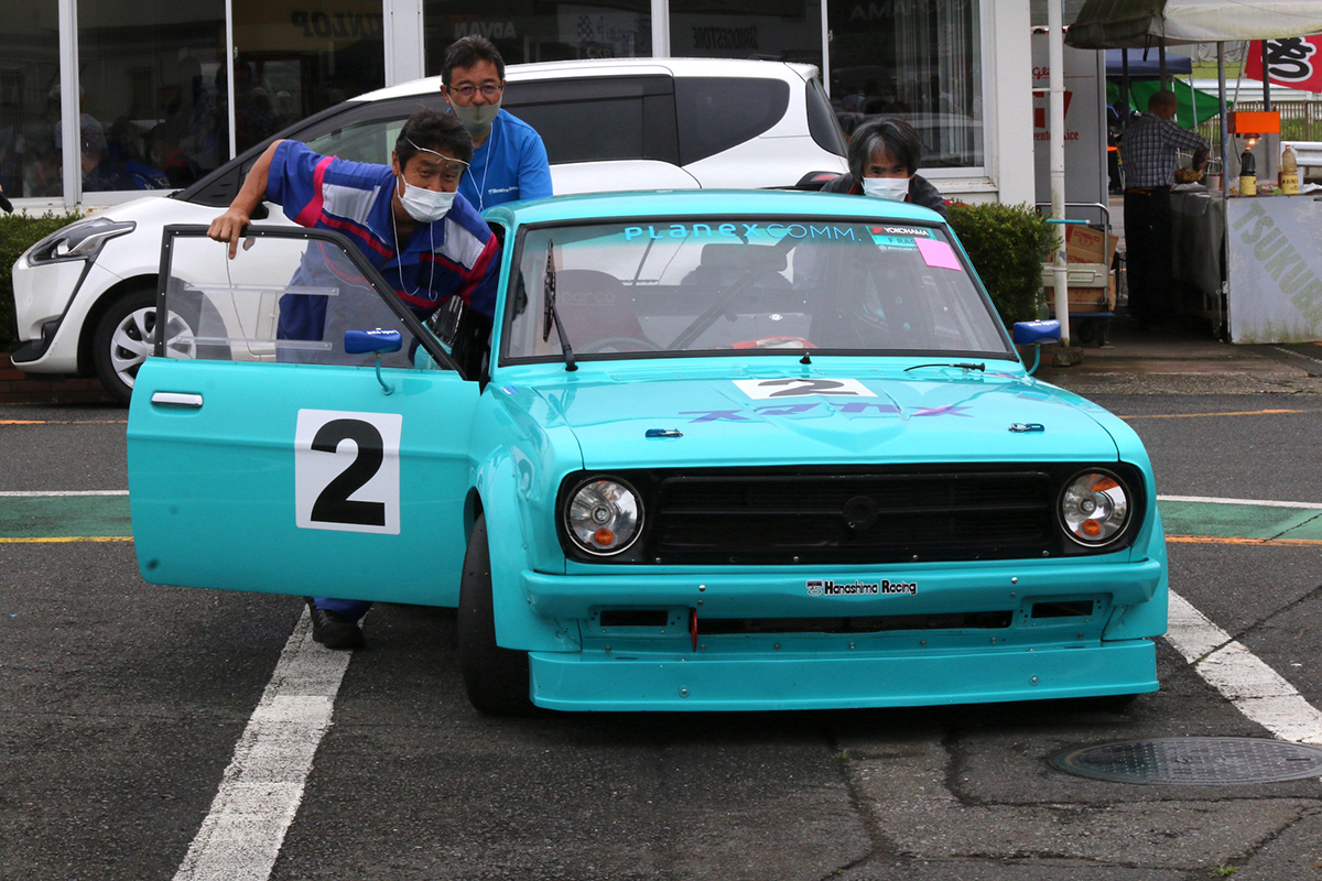 PLANEX CARS - JCCA筑波 FレースでスマカメB110サニーが優勝！ - CARS