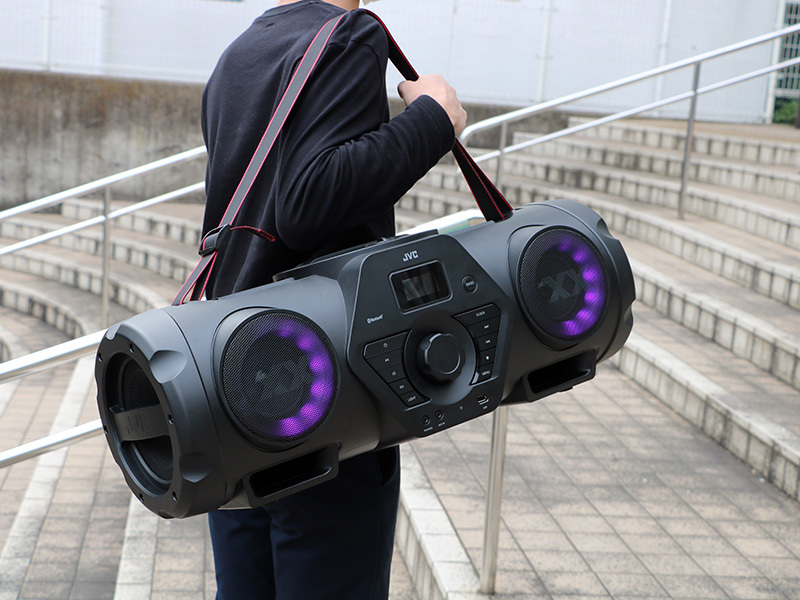 CDもBluetoothもラジオもUSBメモリも1台で。“楽しい”重低音、JVC「RV