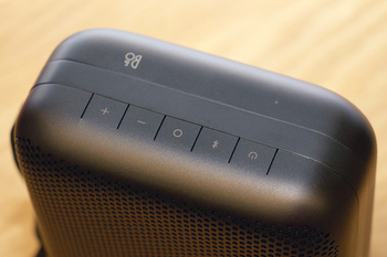 B&O PLAY、前後にユニットを配置して360度再生する小型Bluetooth