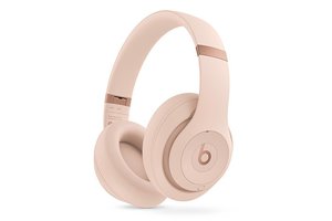 Beats、キム・カーダシアンとのコラボモデル第2弾「Beats Studio Pro