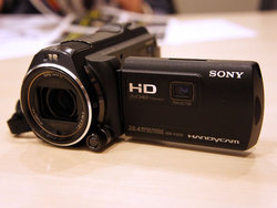 ソニー、空間光学手ブレ補正搭載の“ハンディカム”中級機「HDR-CX630V