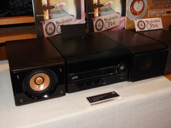 JVC、フルデジタルアンプ採用のエントリー“ウッドコーンオーディオ