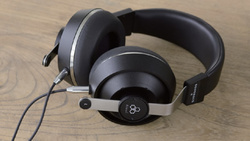 final、60万円超の最上位機から技術応用したヘッドホン「SONOROUS III