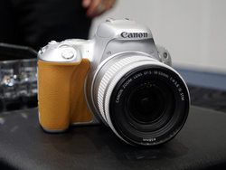 キヤノン、バリアングル液晶搭載機として世界最軽量を実現したデジタル