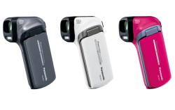 パナソニック、防水タイプを含むタテ型デザインの“デジタルムービー