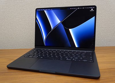 M2 MacBook Air」ハンズオン！薄く軽く速いだけでなく「プレーヤー