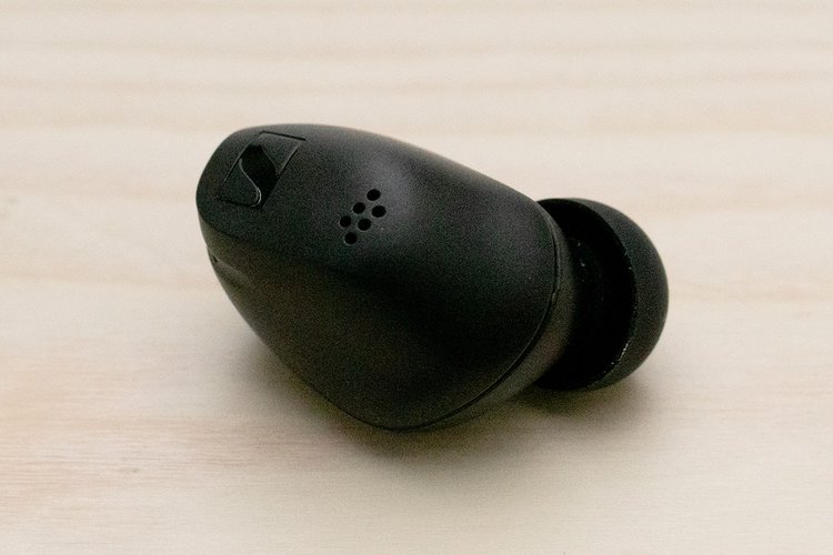 ゼンハイザー「ACCENTUM True Wireless」レビュー。音も機能も妥協し