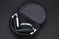 レビュー】KEF初のヘッドホン「M500」／イヤホン「M200」最速