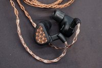 WAGNUS. 、雪の結晶を思わせる “スーパーフラット” なイヤホンケーブル