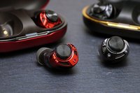 AVIOT×『帰ってきた あぶない刑事』コラボ完全ワイヤレス。タカ