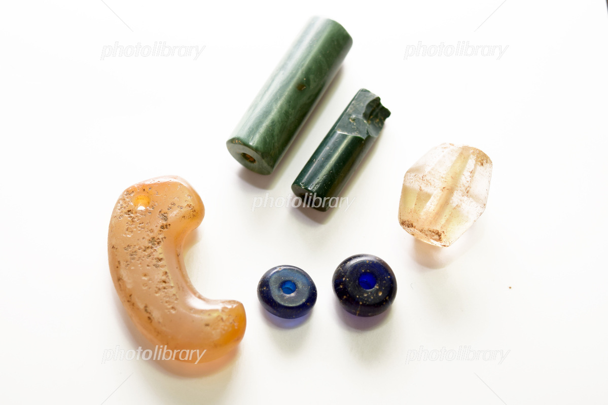 古墳時代の装身具 アクセサリー 勾玉 管玉 切子玉 ガラス玉 写真素材