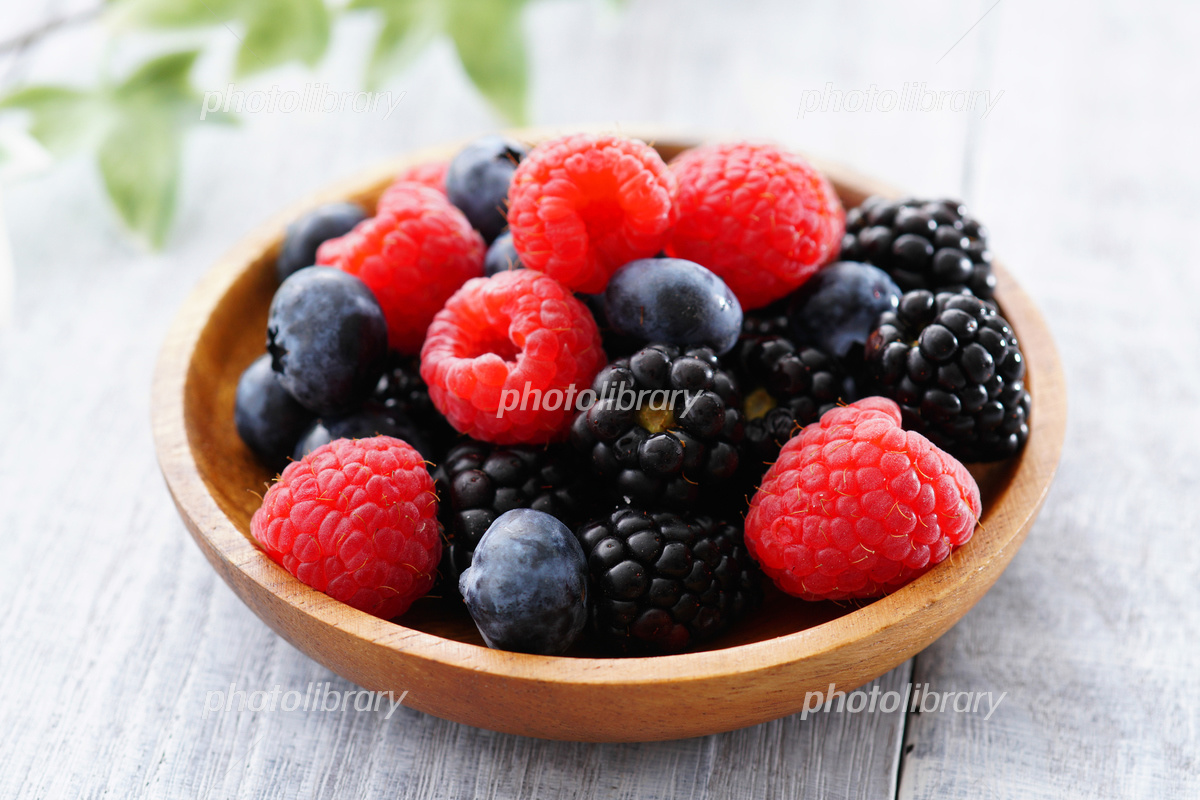 ブルーベリーとラズベリーとブラックベリー 写真素材 [5532306
