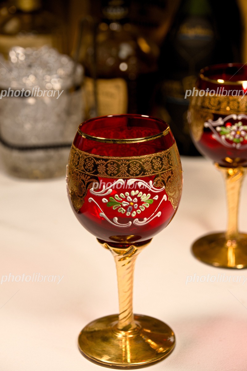 赤と金で装飾された高級ベネチアングラス 写真素材 [5266643] - フォト