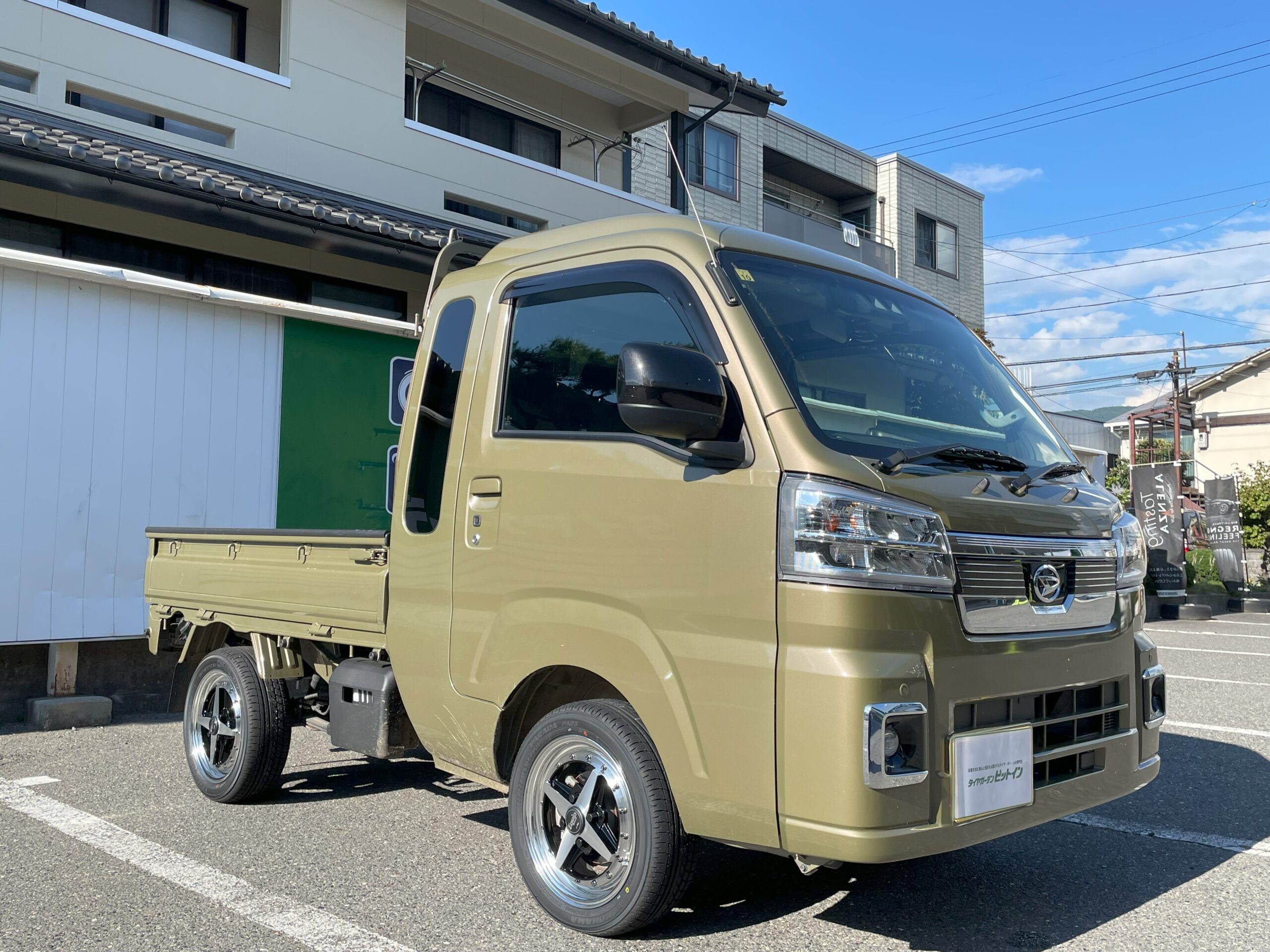 DAIHATSU ハイゼットジャンボ | タイヤはピットイン