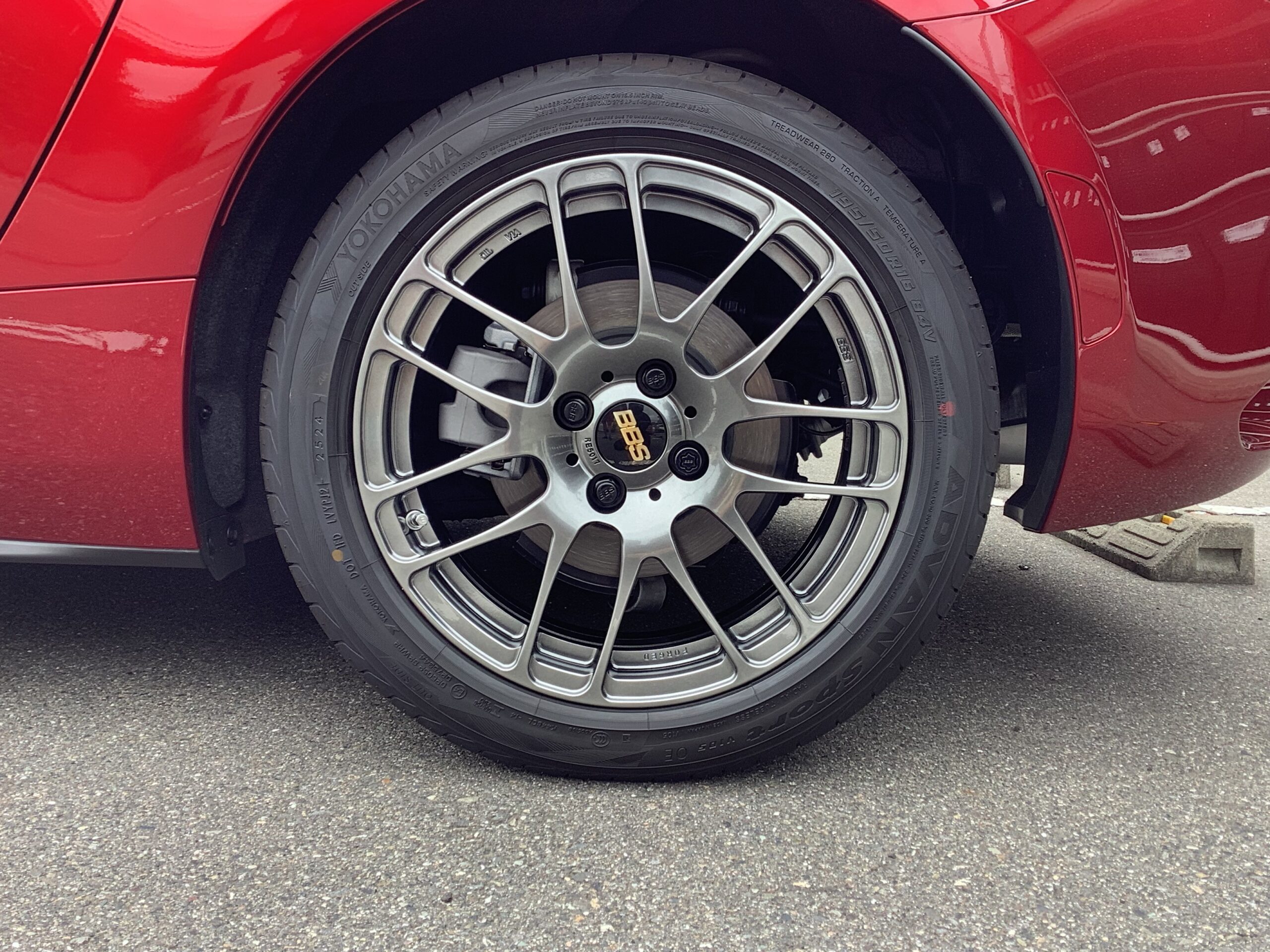 MAZDA ロードスター | タイヤはピットイン