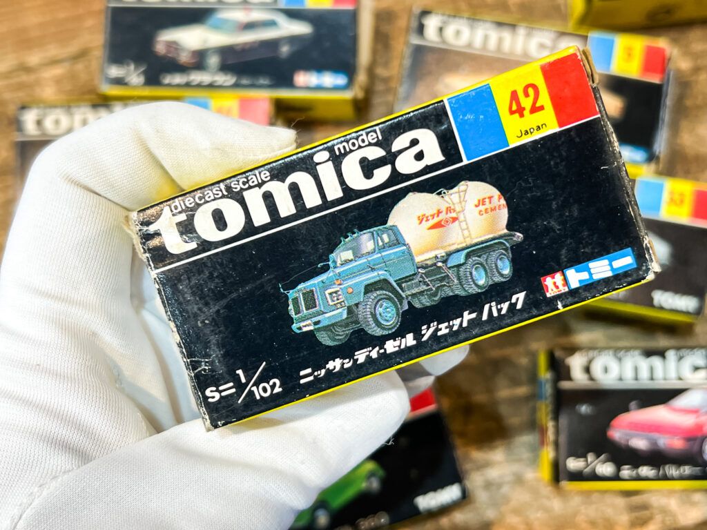 埼玉県狭山市へ、黒箱・青箱トミカなど1700点を超えるミニカーの出張