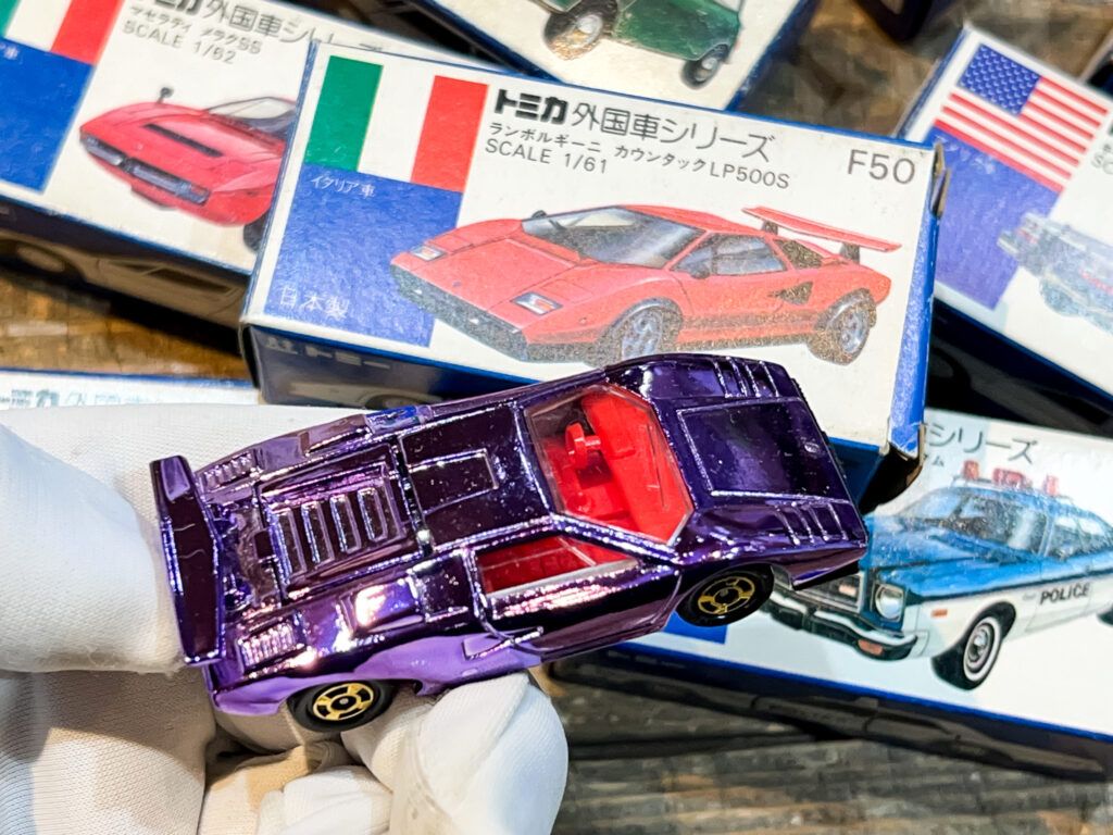 埼玉県狭山市へ、黒箱・青箱トミカなど1700点を超えるミニカーの出張