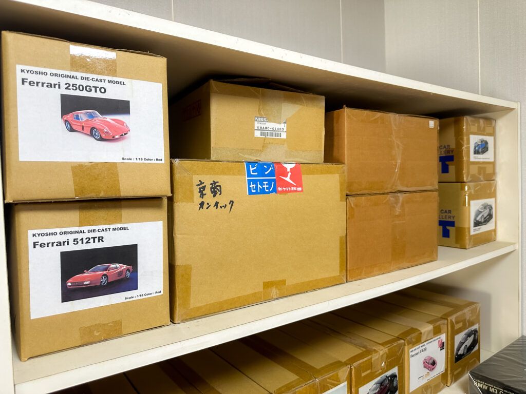 東京都江戸川区へ、600点を超える京商やMRコレクションのミニカーの