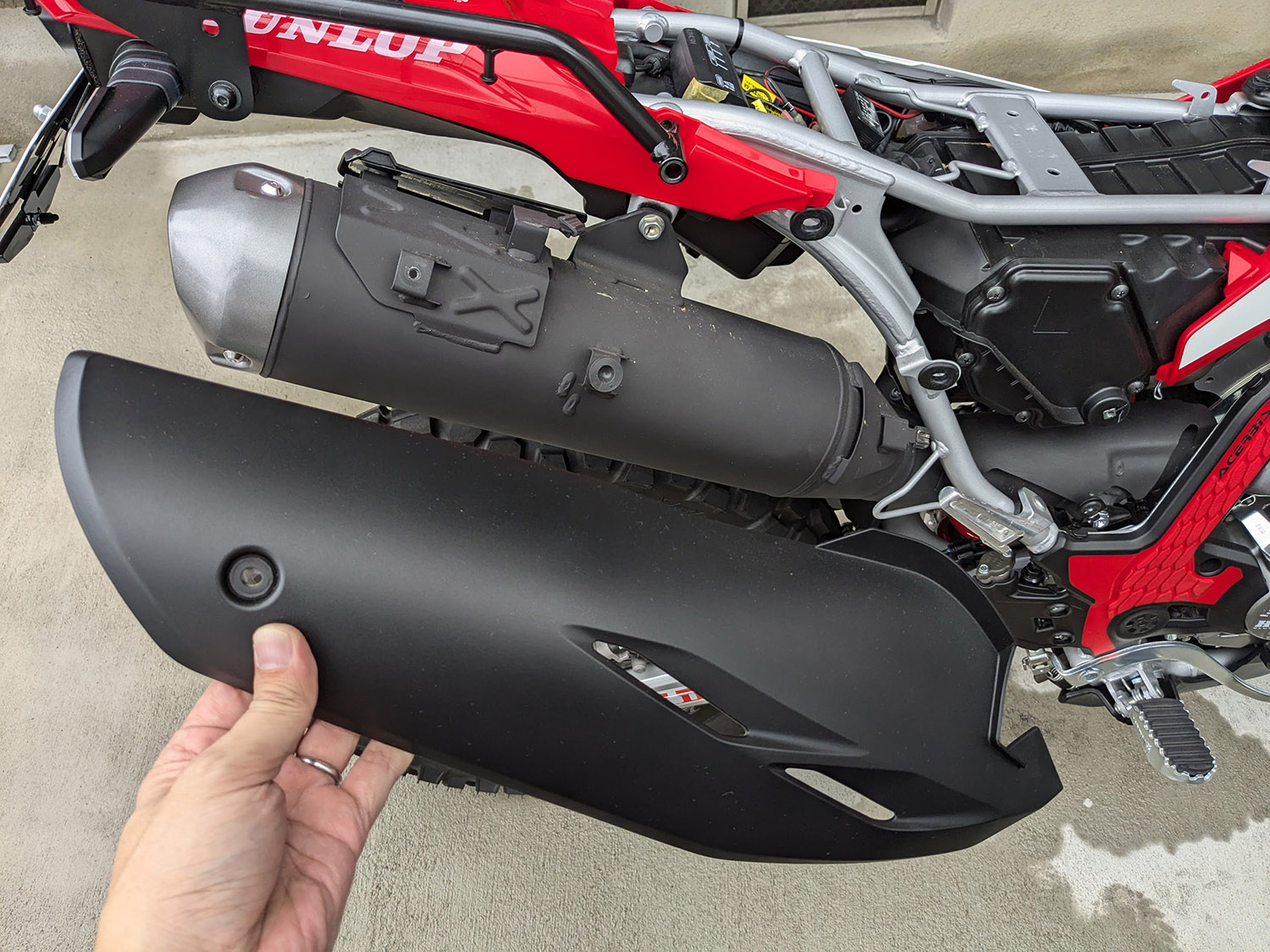 CRF250L MD47 LCIショートカーボン スリップオンマフラー 取付 - PUSH