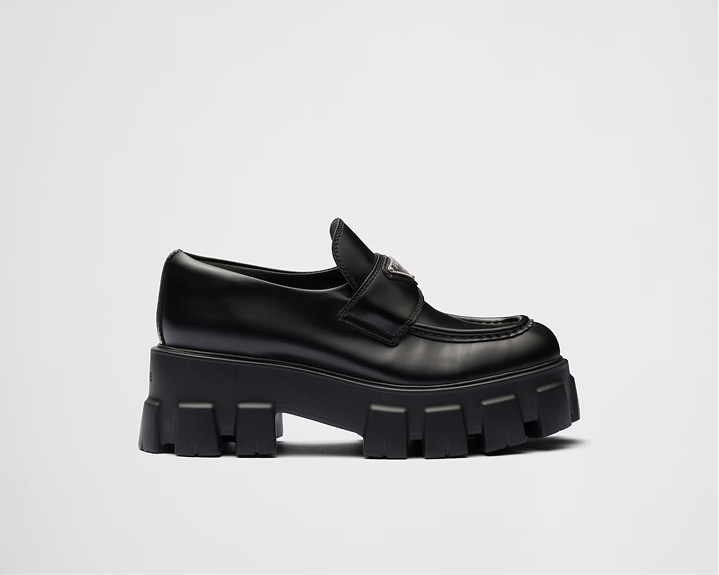 ブラック プラダ モノリス ブラッシュドレザー ローファー | PRADA