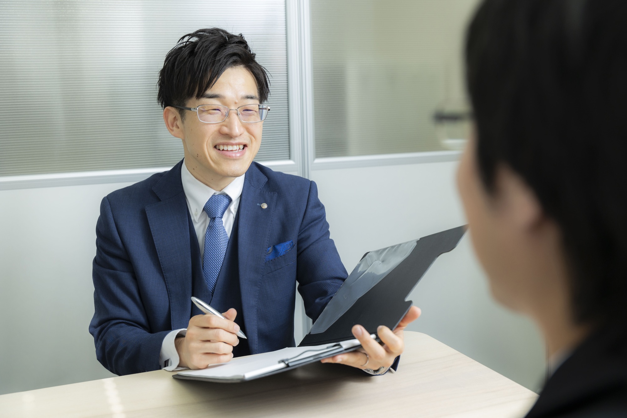 創業後1年の成功率を上げる行政書士事務所」──DX時代に挑む伴走支援