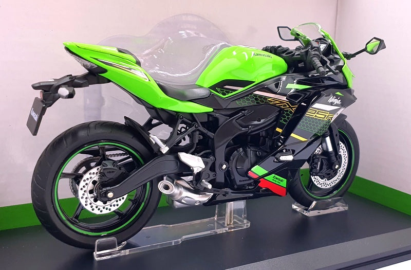 Aoshima 1/12 Scale 109694-3700 - Kawasaki Ninja ZX-25R Monkey