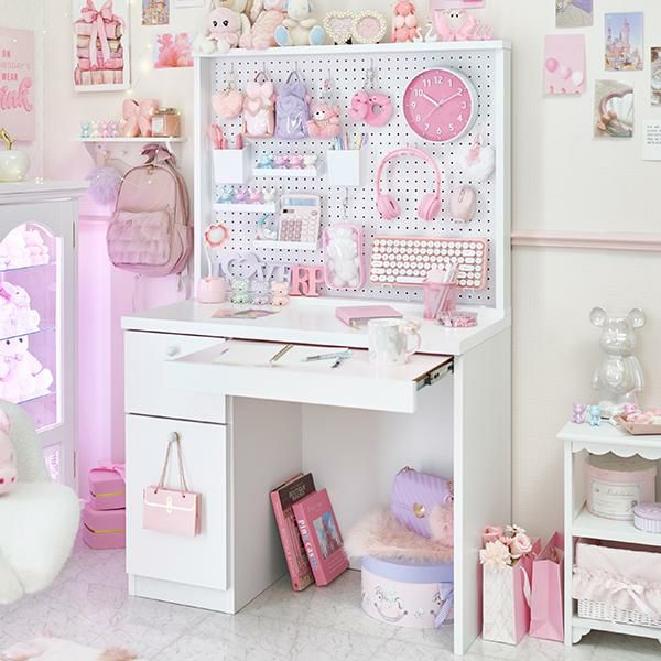 とっておきのデスクでやる気アップ！ロマプリの有孔ボード付デスク