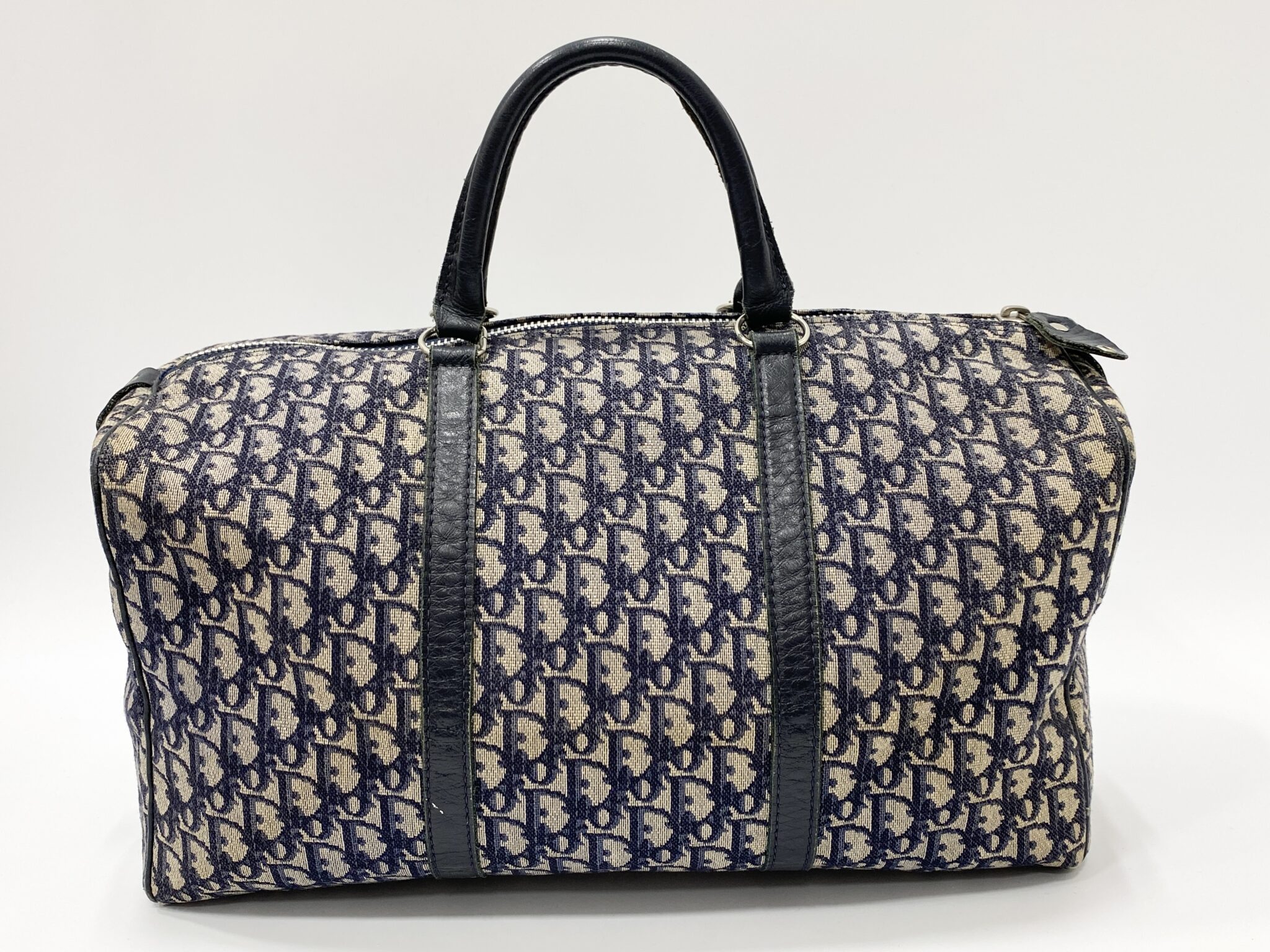 トロッター柄が映える、あの頃のアイコンが今、最旬アイテムに