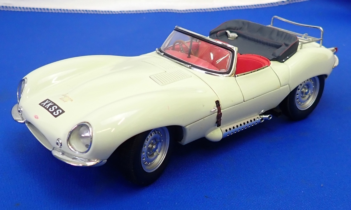 AUTO art/オートアート 1/18 Jaguar ジャガー XKSS 細密 ミニカー