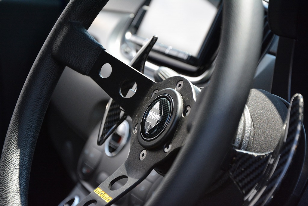 パドルシフター+モモ・M41 ステアリングアバルト・ピスタに装着 | RED