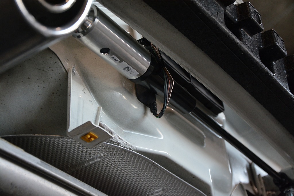 ABARTH 500/595 モーションコントロールビーム | RED POINT/レッド