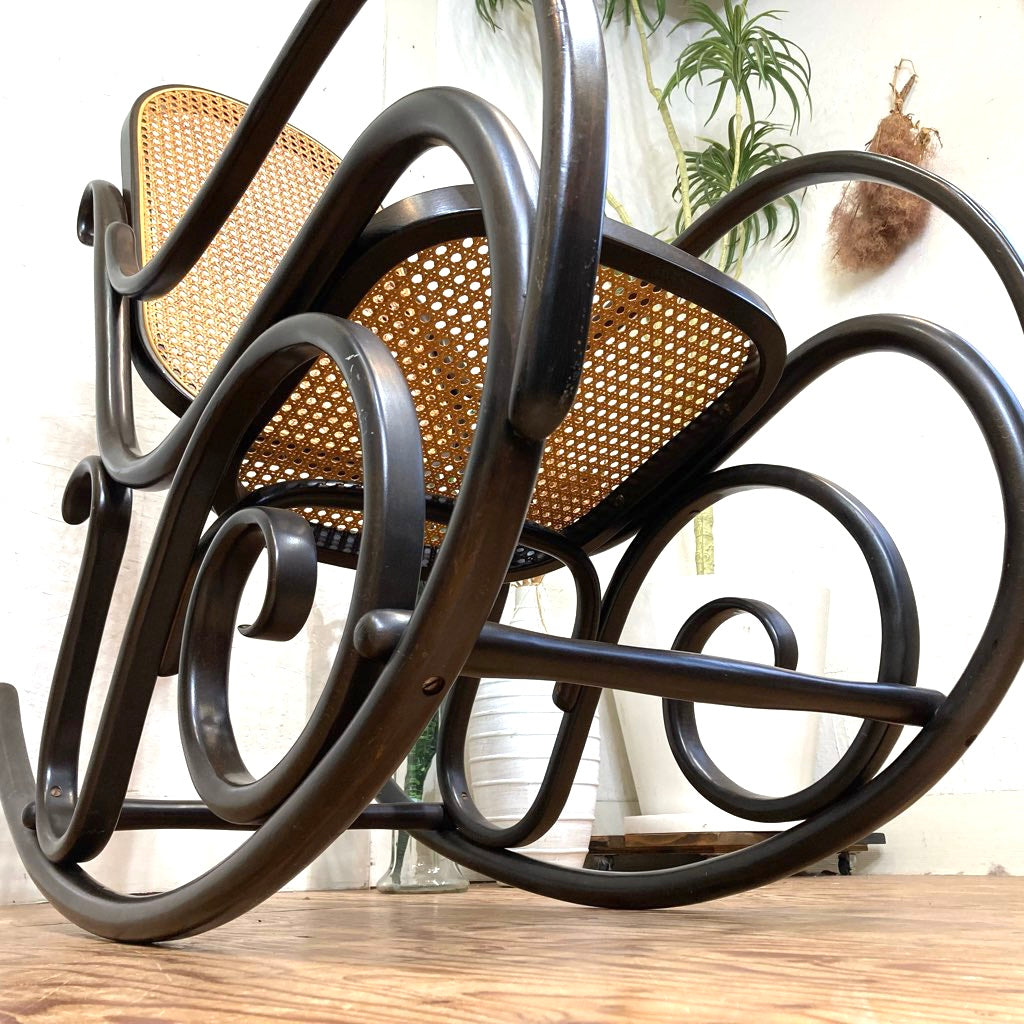 トーネット / THONET ベントウッドロッキングチェア #7028 曲木 中古