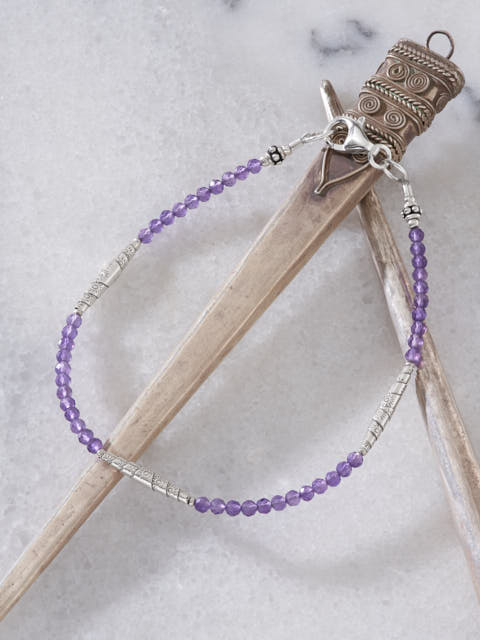 カレン族シルバーブレスレット - 天然石とカレンシルバーを用いた