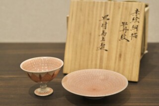 九谷焼 赤絵金彩牡丹の図盃一対 細密 在銘 箱入り 明治期 キレイ